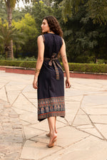 Load image into Gallery viewer, Mallika-e-Sheesh Poshakh