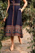 Load image into Gallery viewer, Mallika-e-Sheesh Poshakh