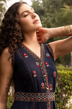 Load image into Gallery viewer, Mallika-e-Sheesh Poshakh