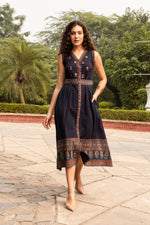 Load image into Gallery viewer, Mallika-e-Sheesh Poshakh