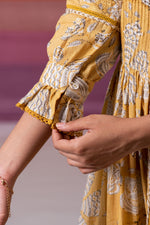 Load image into Gallery viewer, Glimmering yellow pintuck flared maxi dress