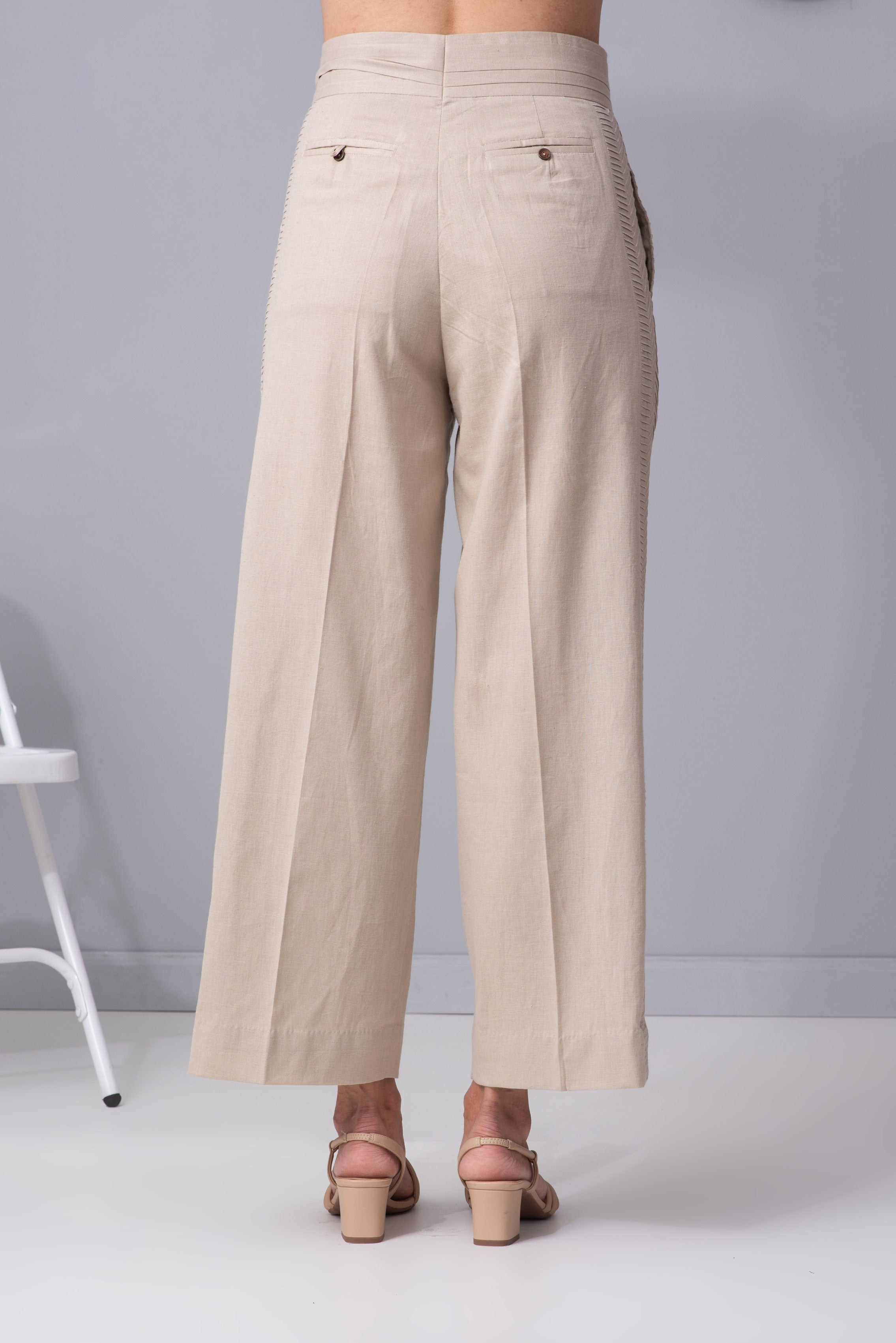 Mira coordset with beige pants