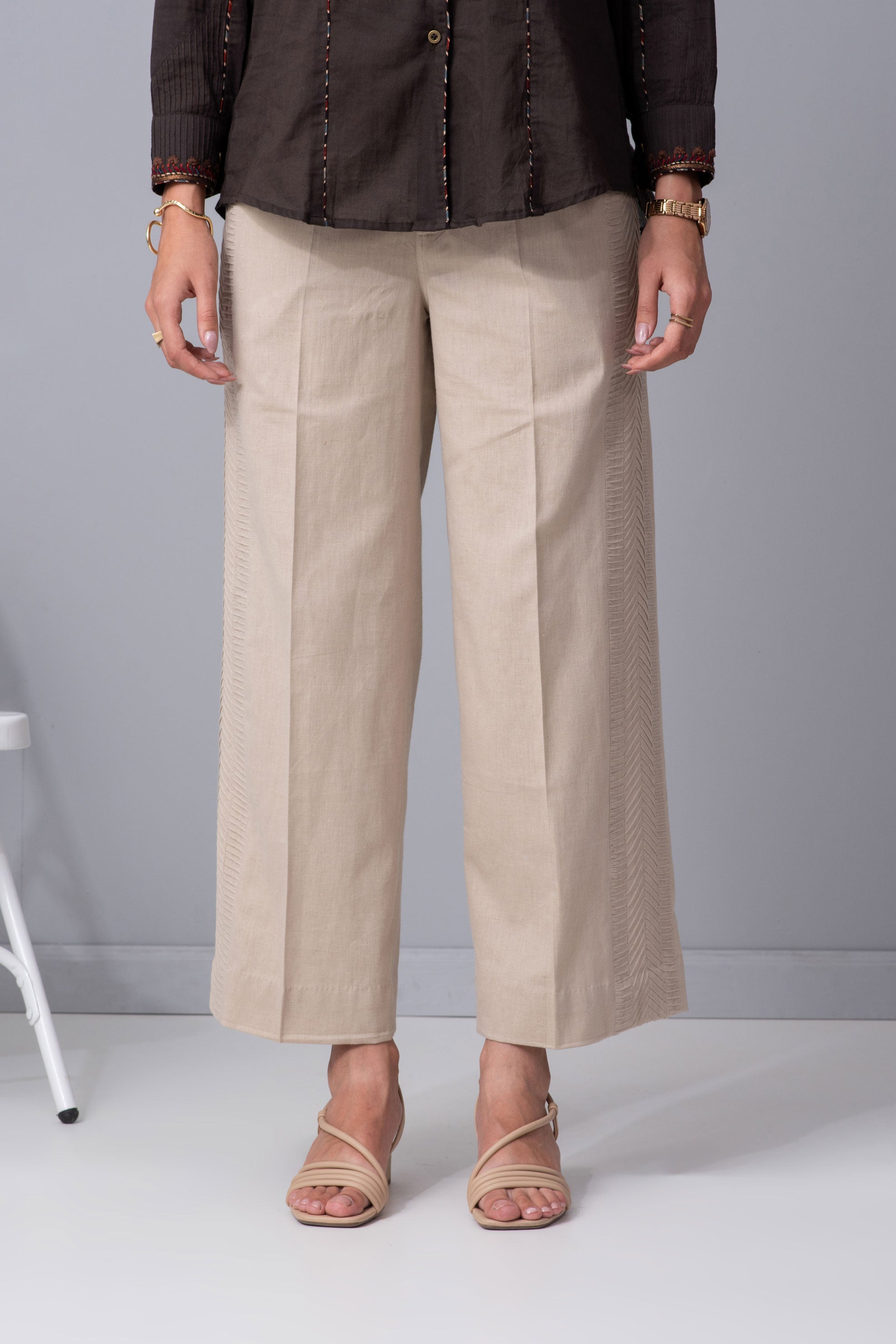 Mira coordset with beige pants