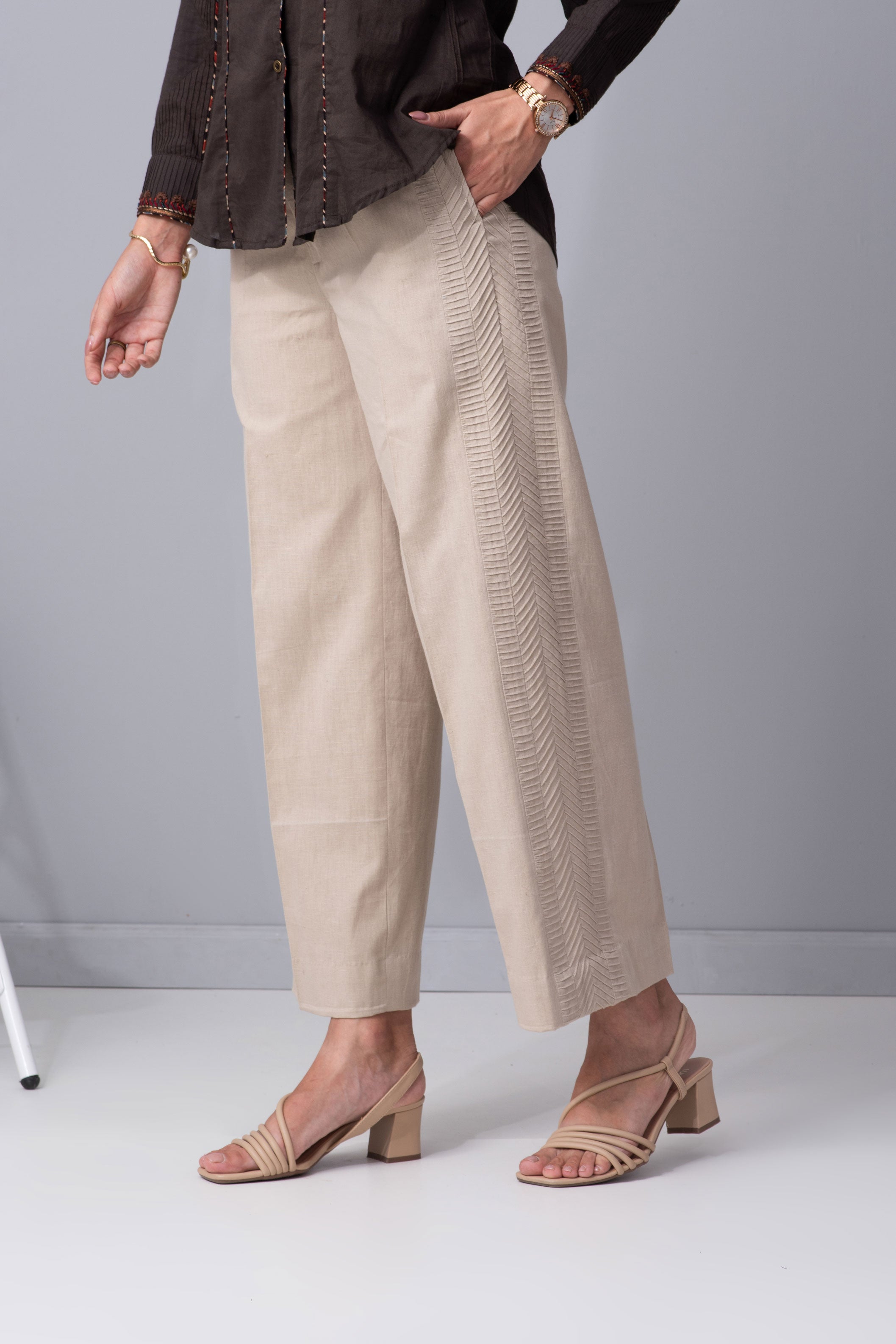 Mira coordset with beige pants