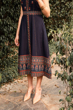 Load image into Gallery viewer, Mallika-e-Sheesh Poshakh