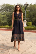 Load image into Gallery viewer, Mallika-e-Sheesh Poshakh