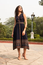 Load image into Gallery viewer, Mallika-e-Sheesh Poshakh